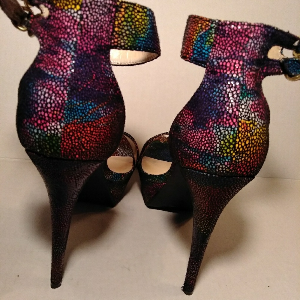 Shoes - Picture 3 of 7
